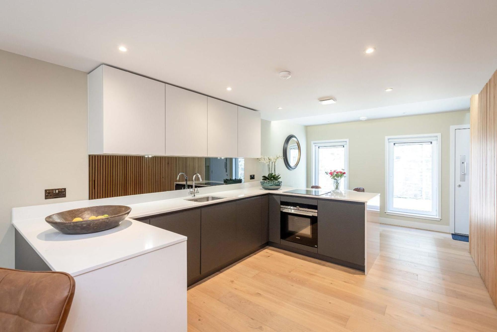 Dragon Suites - City Centre 2 Bed Luxury Mews House เอดินบะระ ภายนอก รูปภาพ